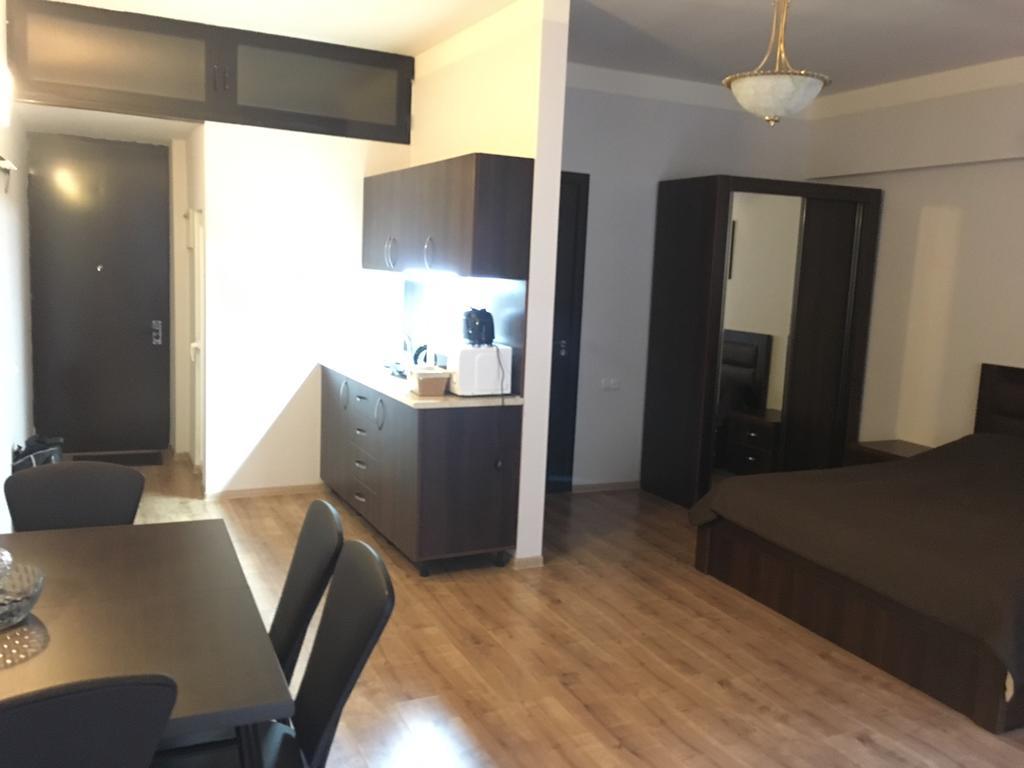 Solo Lucky Apartment Tbilisi Bagian luar foto